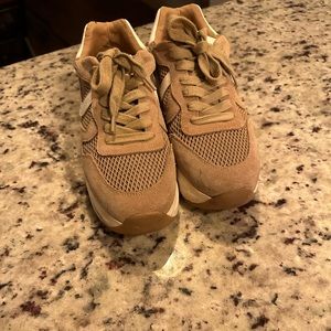 Steve Madden sneaker